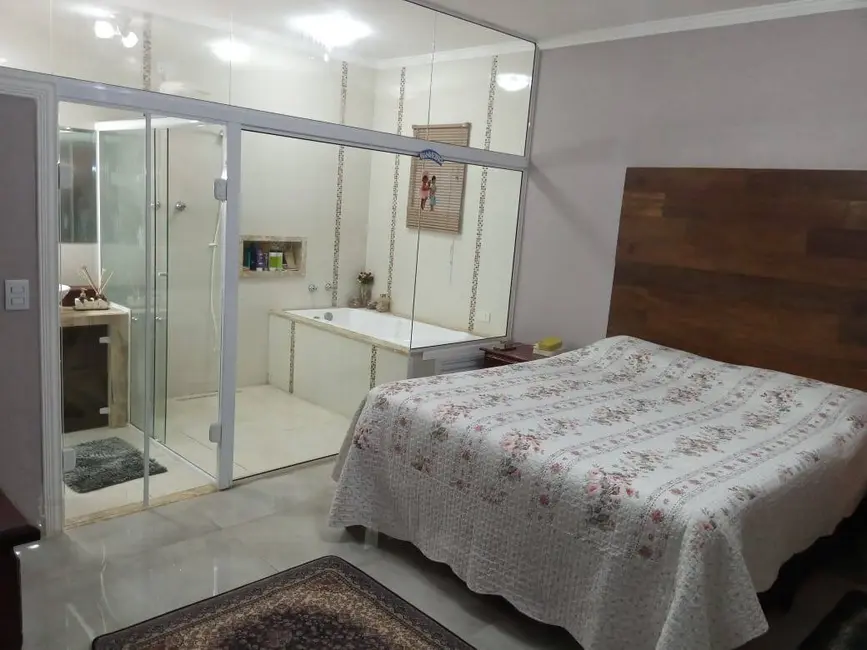 Chácara com 3 quartos à venda, 280m2 em Piracaia - SP - imagem 3 Foto 3 de Chácara com 3 quartos à venda, 280m2 em Piracaia - SP