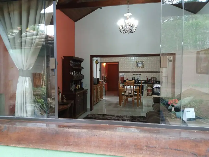 Chácara com 3 quartos à venda, 280m2 em Piracaia - SP - imagem 6 Foto 6 de Chácara com 3 quartos à venda, 280m2 em Piracaia - SP