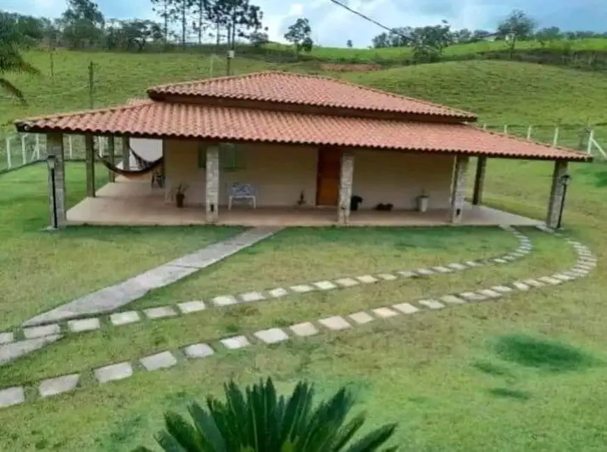 Sítio / Rancho com 3 quartos à venda, 500m2 em Pinhalzinho - SP - imagem 1 Foto 1 de Sítio / Rancho com 3 quartos à venda, 500m2 em Pinhalzinho - SP