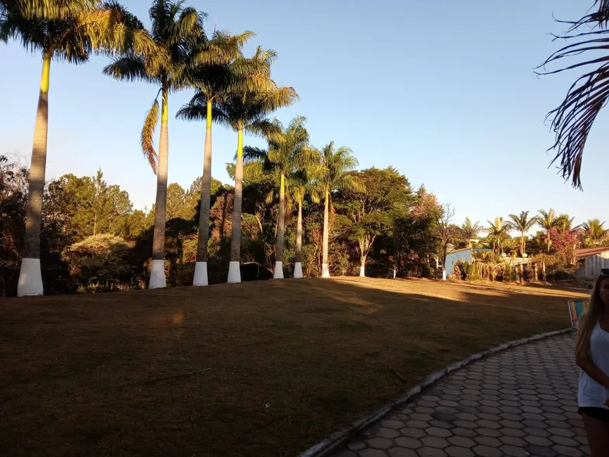 Chácara com 2 quartos à venda, 150m2 em Chácara Fernão Dias, Braganca Paulista - SP - imagem 4 Foto 4 de Chácara com 2 quartos à venda, 150m2 em Chácara Fernão Dias, Braganca Paulista - SP