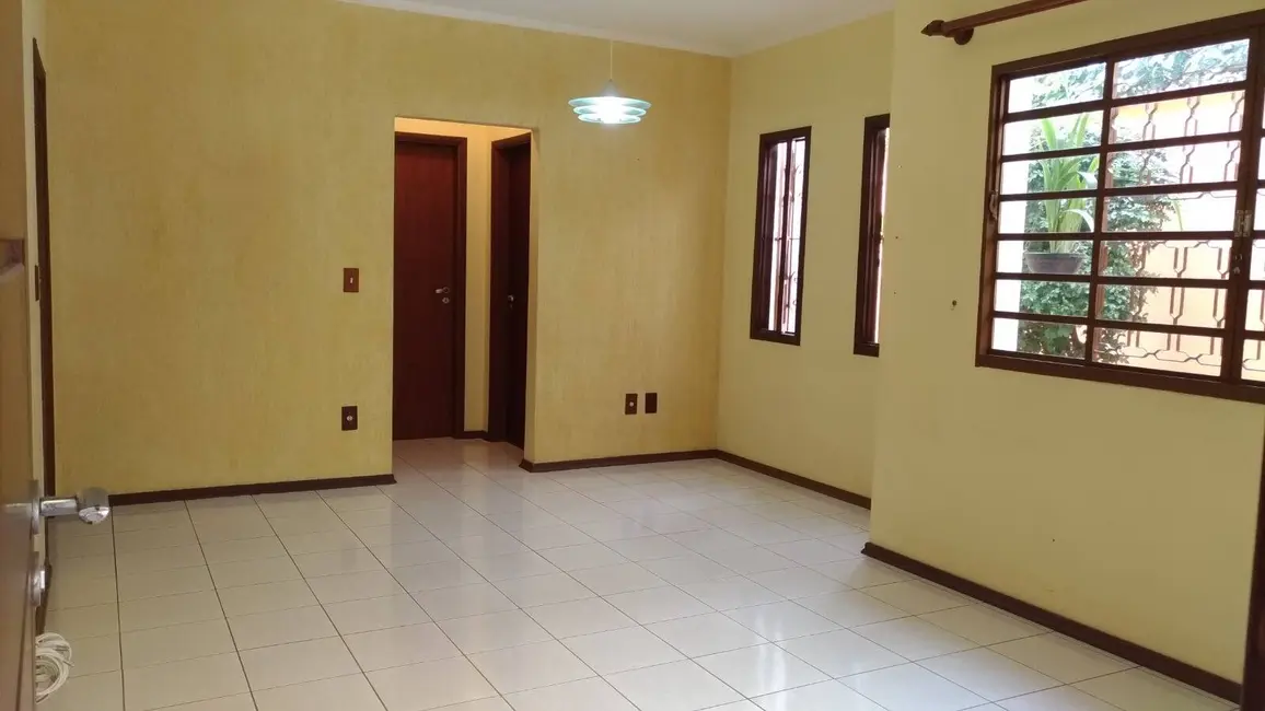Foto 4 de Casa com 2 quartos à venda e para alugar, 147m2 em Jardim do Lago, Atibaia - SP