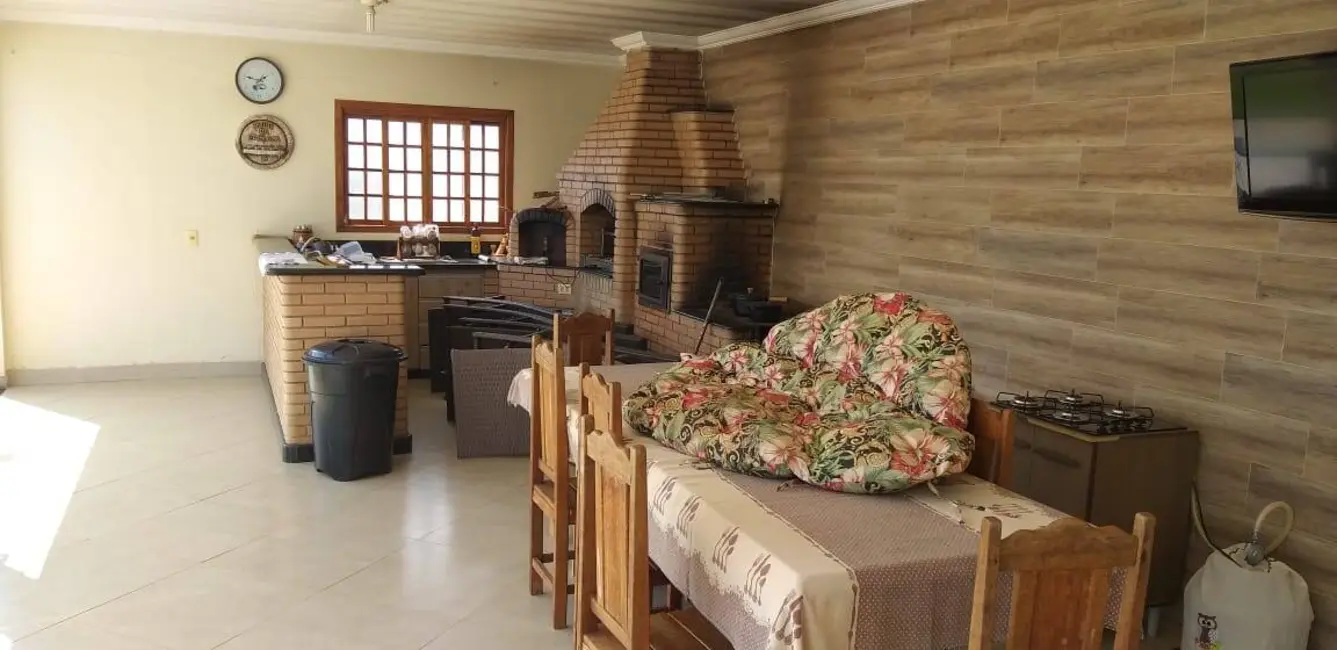 Foto 2 de Chácara com 3 quartos à venda, 240m2 em Piracaia - SP