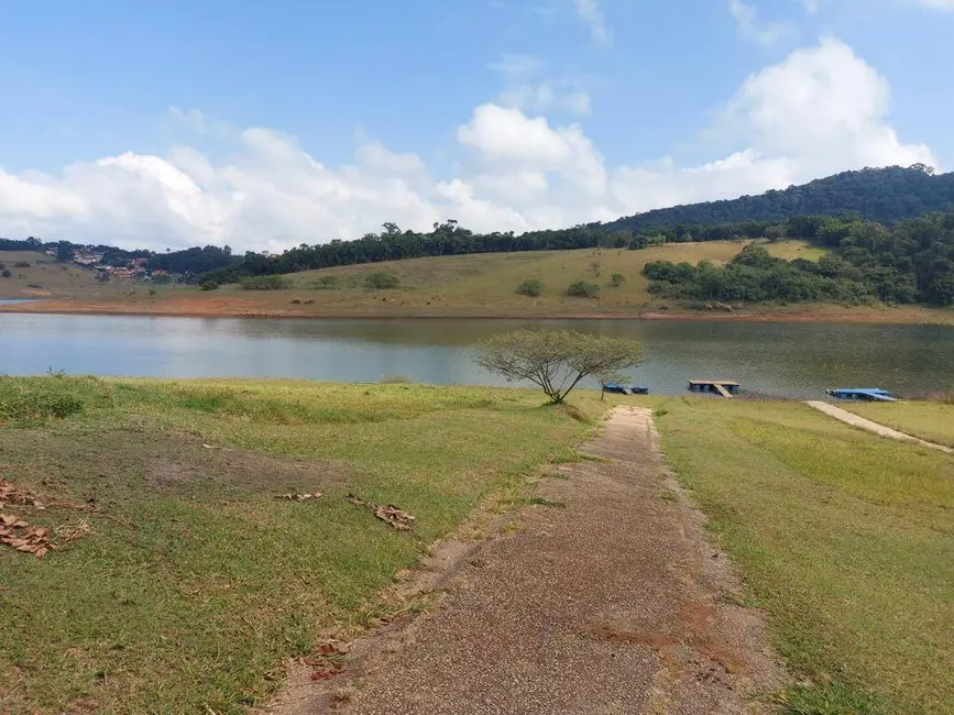 Chácara com 3 quartos à venda, 300m2 em Joanopolis - SP - imagem 5 Foto 5 de Chácara com 3 quartos à venda, 300m2 em Joanopolis - SP