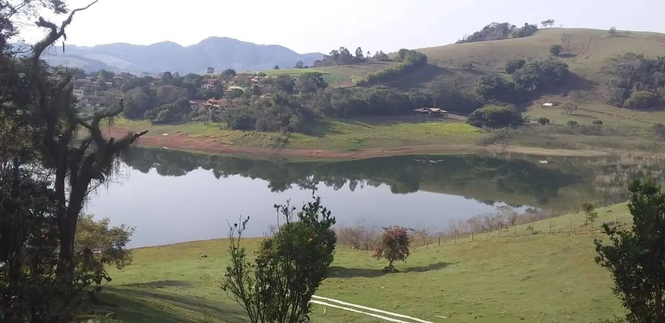 Chácara com 3 quartos à venda, 300m2 em Joanopolis - SP - imagem 4 Foto 4 de Chácara com 3 quartos à venda, 300m2 em Joanopolis - SP