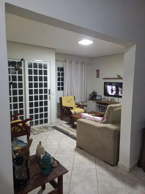 Chácara com 2 quartos à venda, 200m2 em Piracaia - SP - imagem 8 Foto 8 de Chácara com 2 quartos à venda, 200m2 em Piracaia - SP