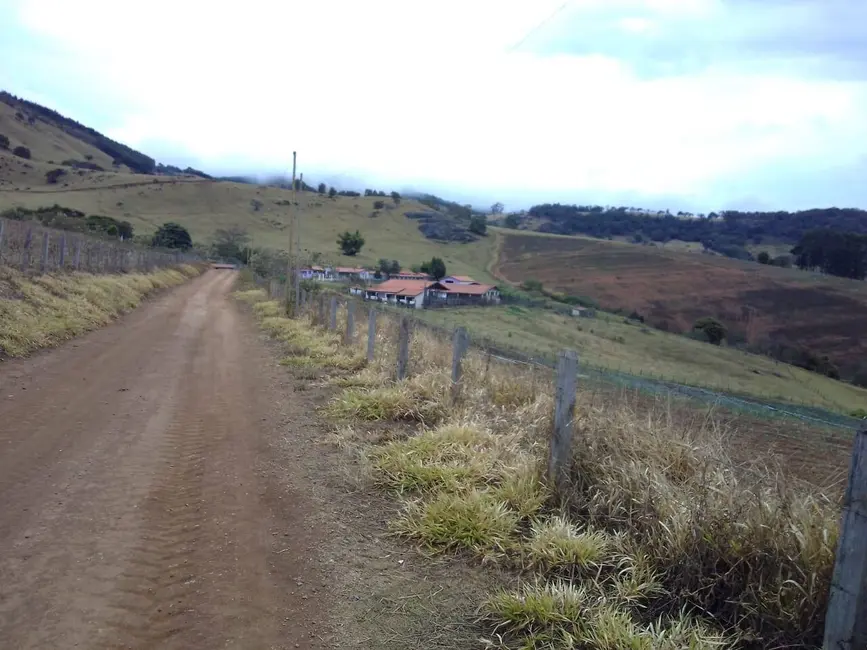 Foto 1 de Sítio / Rancho com 3 quartos à venda, 30m2 em Toledo - MG