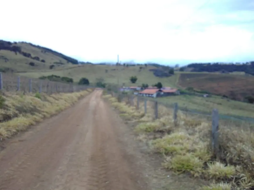 Sítio / Rancho com 3 quartos à venda, 30m2 em Toledo - MG - imagem 5 Foto 5 de Sítio / Rancho com 3 quartos à venda, 30m2 em Toledo - MG