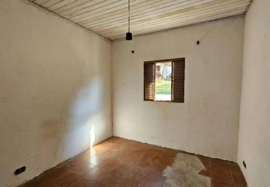 Chácara com 3 quartos à venda, 100m2 em Batatuba, Piracaia - SP - imagem 4 Foto 4 de Chácara com 3 quartos à venda, 100m2 em Batatuba, Piracaia - SP