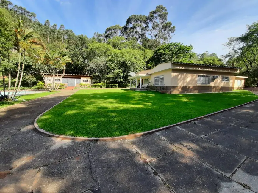 Fazenda / Haras com 3 quartos à venda, 500m2 em Centro, Piracaia - SP - imagem 4 Foto 4 de Fazenda / Haras com 3 quartos à venda, 500m2 em Centro, Piracaia - SP