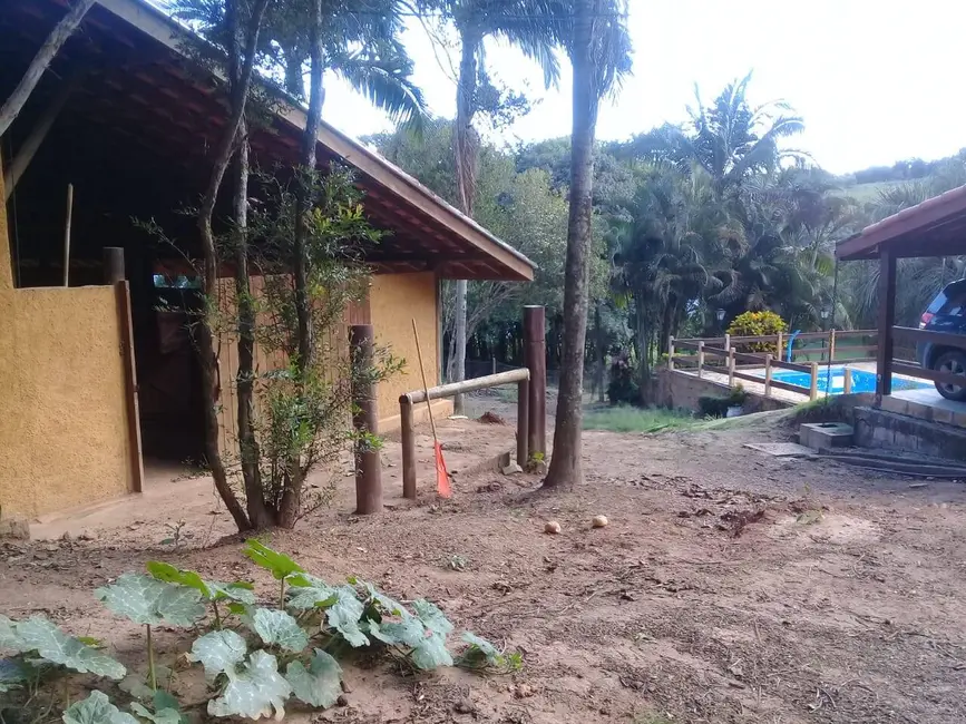 Chácara com 3 quartos à venda, 300m2 em Joanopolis - SP - imagem 4 Foto 4 de Chácara com 3 quartos à venda, 300m2 em Joanopolis - SP