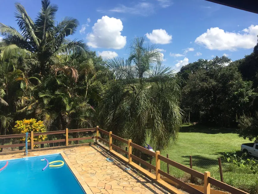 Chácara com 3 quartos à venda, 300m2 em Joanopolis - SP - imagem 3 Foto 3 de Chácara com 3 quartos à venda, 300m2 em Joanopolis - SP