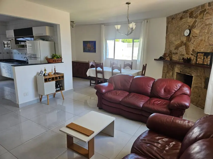 Casa com 3 quartos à venda, 250m2 em Recreio Maristela, Atibaia - SP - imagem 3 Foto 3 de Casa com 3 quartos à venda, 250m2 em Recreio Maristela, Atibaia - SP