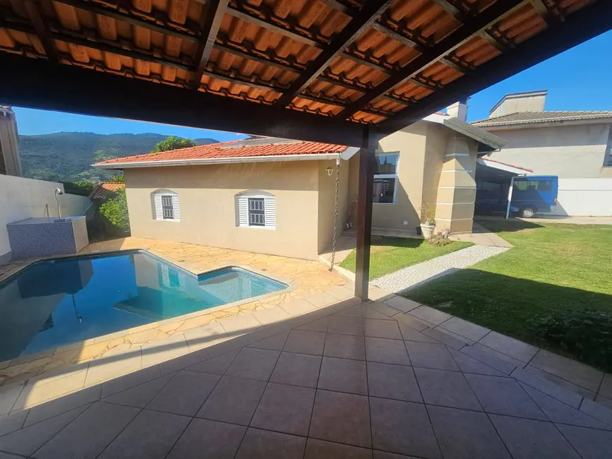 Casa com 3 quartos à venda, 250m2 em Recreio Maristela, Atibaia - SP - imagem 1 Foto 1 de Casa com 3 quartos à venda, 250m2 em Recreio Maristela, Atibaia - SP