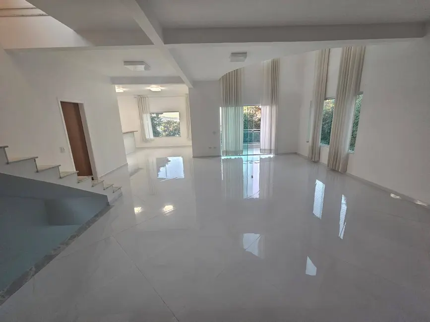 Foto 2 de Casa de Condomínio com 3 quartos à venda e para alugar, 390m2 em Alpes de Caieiras, Caieiras - SP