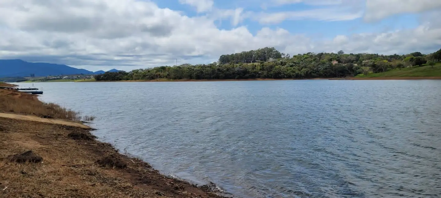 Chácara com 5 quartos à venda, 350m2 em Piracaia - SP - imagem 5 Foto 5 de Chácara com 5 quartos à venda, 350m2 em Piracaia - SP