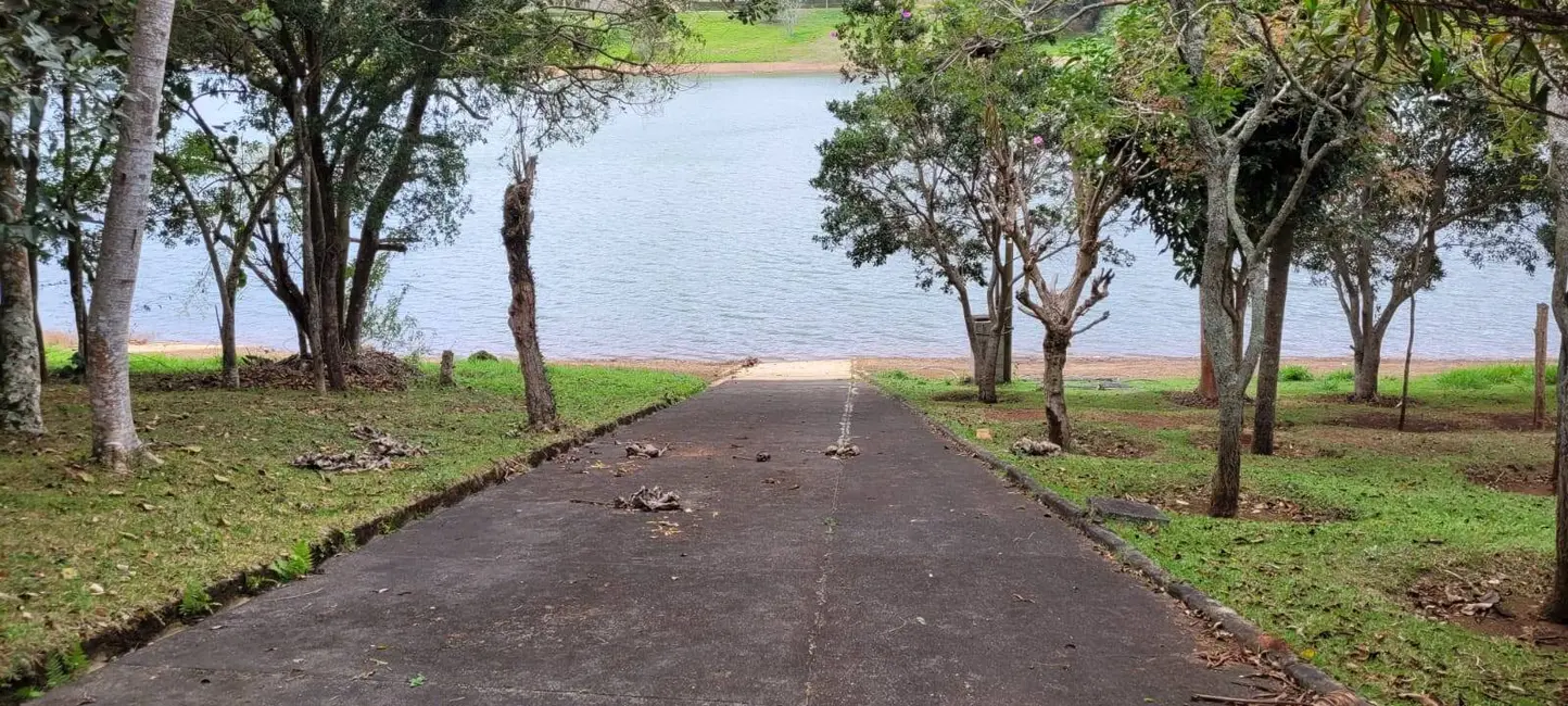 Chácara com 5 quartos à venda, 350m2 em Piracaia - SP - imagem 4 Foto 4 de Chácara com 5 quartos à venda, 350m2 em Piracaia - SP