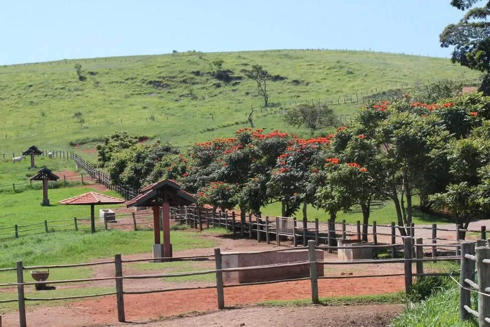 Foto 2 de Fazenda / Haras com 3 quartos à venda, 44m2 em Piracaia - SP