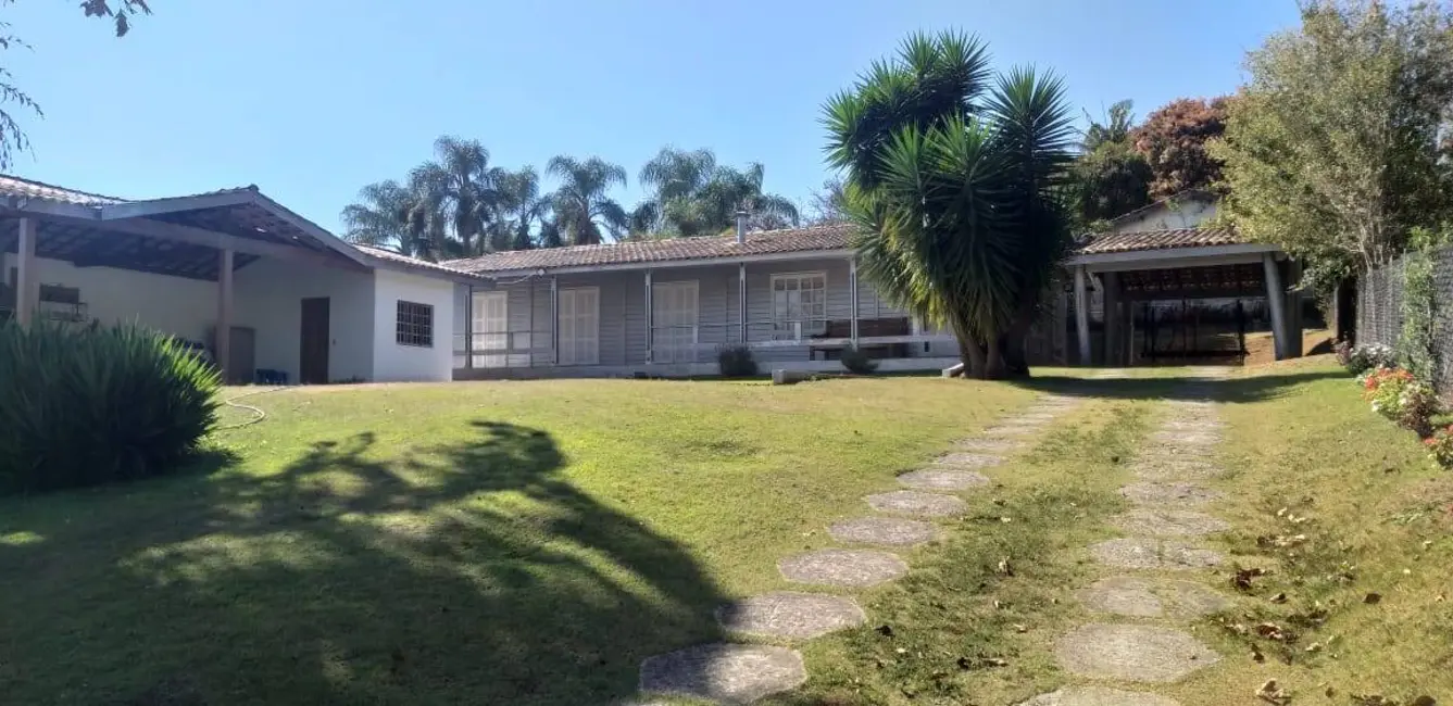 Chácara com 3 quartos à venda, 300m2 em Piracaia - SP - imagem 3 Foto 3 de Chácara com 3 quartos à venda, 300m2 em Piracaia - SP