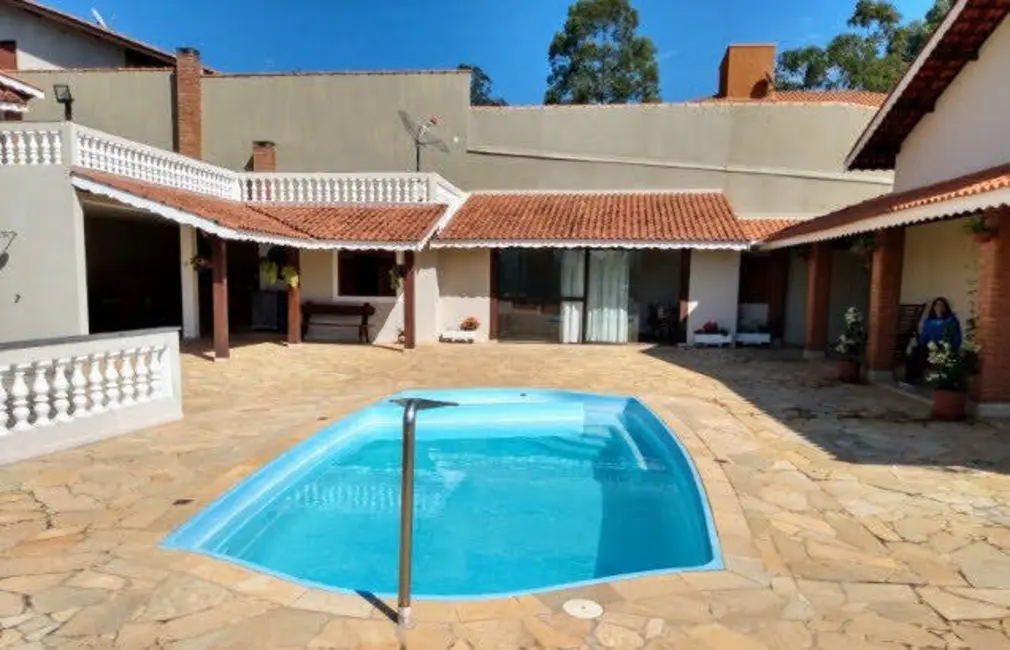 Chácara com 6 quartos à venda, 1390m2 em Piracaia - SP - imagem 6 Foto 6 de Chácara com 6 quartos à venda, 1390m2 em Piracaia - SP