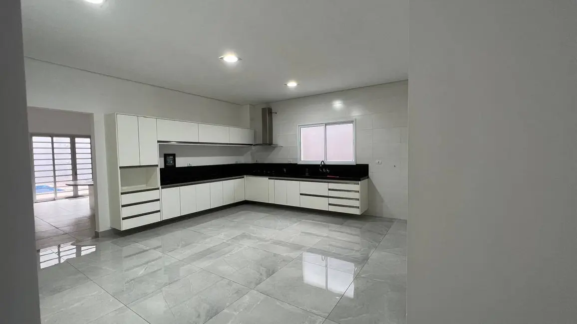 Chácara com 3 quartos para alugar, 350m2 em Mairipora - SP - imagem 2 Foto 2 de Chácara com 3 quartos para alugar, 350m2 em Mairipora - SP