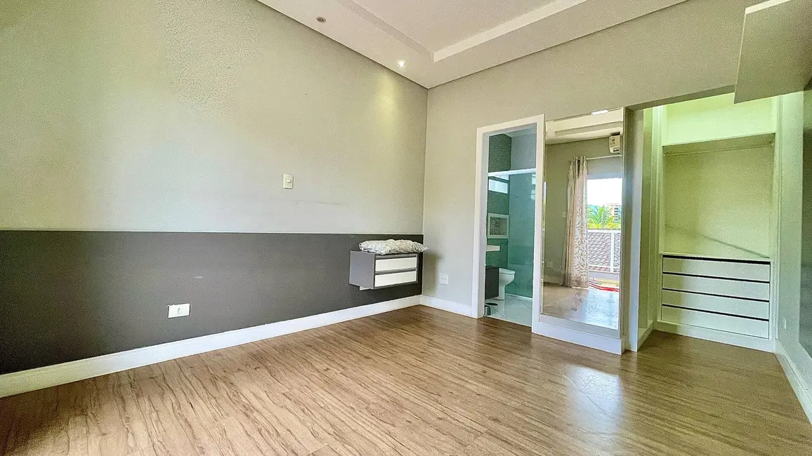 Sobrado com 4 quartos à venda, 600m2 em Jardim Virgínia, Guaruja - SP - imagem 9 Foto 9 de Sobrado com 4 quartos à venda, 600m2 em Jardim Virgínia, Guaruja - SP