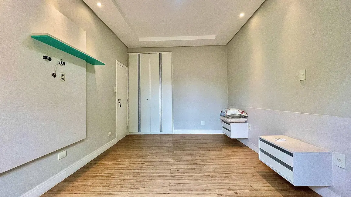 Sobrado com 4 quartos à venda, 600m2 em Jardim Virgínia, Guaruja - SP - imagem 7 Foto 7 de Sobrado com 4 quartos à venda, 600m2 em Jardim Virgínia, Guaruja - SP