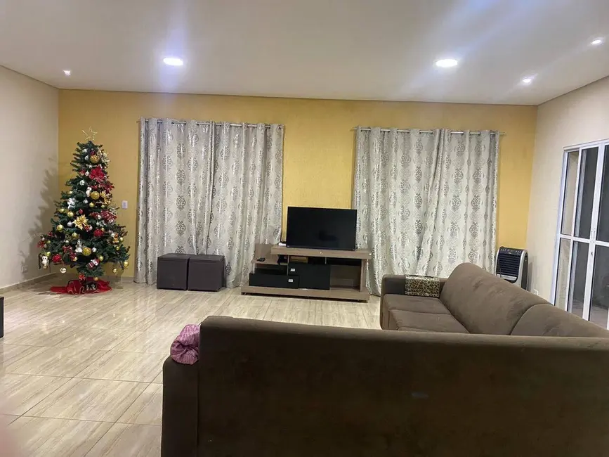 Chácara com 7 quartos à venda, 300m2 em Santa Isabel - SP - imagem 2 Foto 2 de Chácara com 7 quartos à venda, 300m2 em Santa Isabel - SP