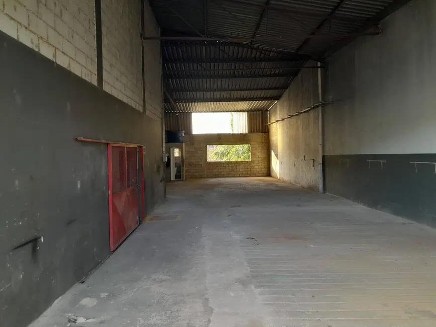 Armazém / Galpão para alugar, 1500m2 em Estância Santa Maria do Laranjal, Atibaia - SP - imagem 7 Foto 7 de Armazém / Galpão para alugar, 1500m2 em Estância Santa Maria do Laranjal, Atibaia - SP