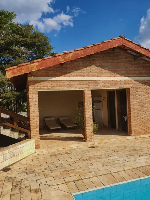 Chácara com 4 quartos à venda, 1326m2 em Vale dos Pinheiros, Atibaia - SP - imagem 4 Foto 4 de Chácara com 4 quartos à venda, 1326m2 em Vale dos Pinheiros, Atibaia - SP