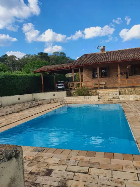 Chácara com 4 quartos à venda, 1326m2 em Vale dos Pinheiros, Atibaia - SP - imagem 2 Foto 2 de Chácara com 4 quartos à venda, 1326m2 em Vale dos Pinheiros, Atibaia - SP