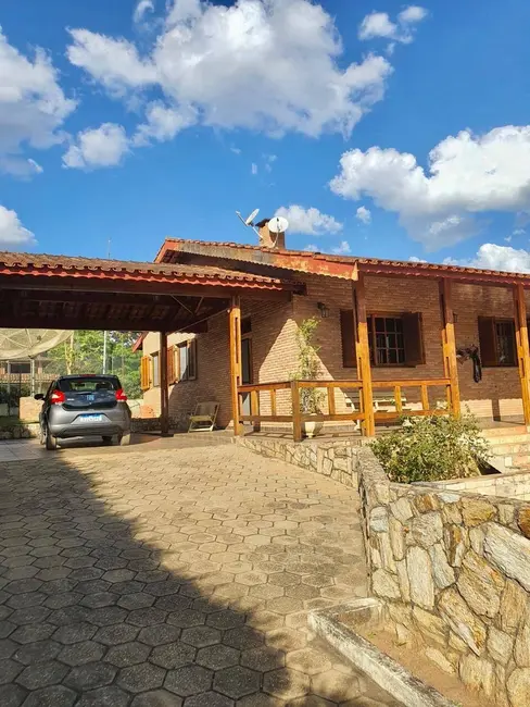 Chácara com 4 quartos à venda, 1326m2 em Vale dos Pinheiros, Atibaia - SP - imagem 3 Foto 3 de Chácara com 4 quartos à venda, 1326m2 em Vale dos Pinheiros, Atibaia - SP