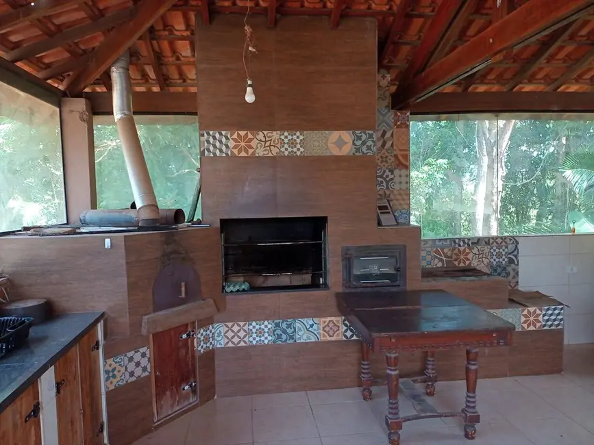 Chácara com 3 quartos à venda, 2000m2 em Vila São Benedito, Franco Da Rocha - SP - imagem 6 Foto 6 de Chácara com 3 quartos à venda, 2000m2 em Vila São Benedito, Franco Da Rocha - SP