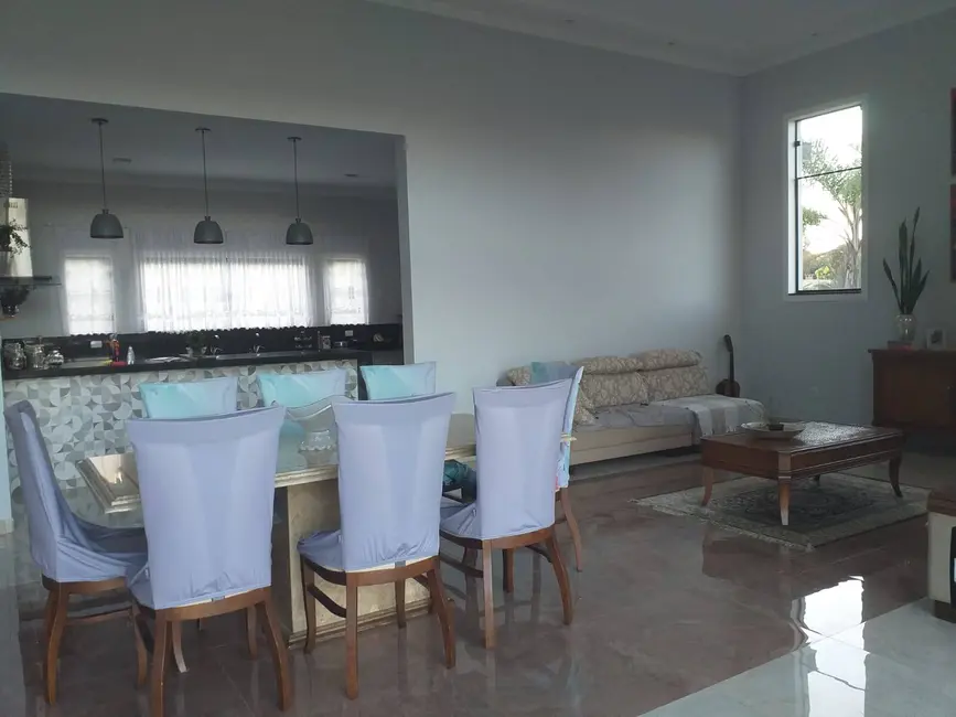 Chácara com 5 quartos à venda, 490m2 em Piracaia - SP - imagem 6 Foto 6 de Chácara com 5 quartos à venda, 490m2 em Piracaia - SP