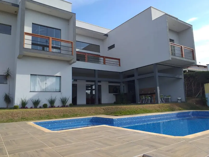 Chácara com 5 quartos à venda, 490m2 em Piracaia - SP - imagem 1 Foto 1 de Chácara com 5 quartos à venda, 490m2 em Piracaia - SP