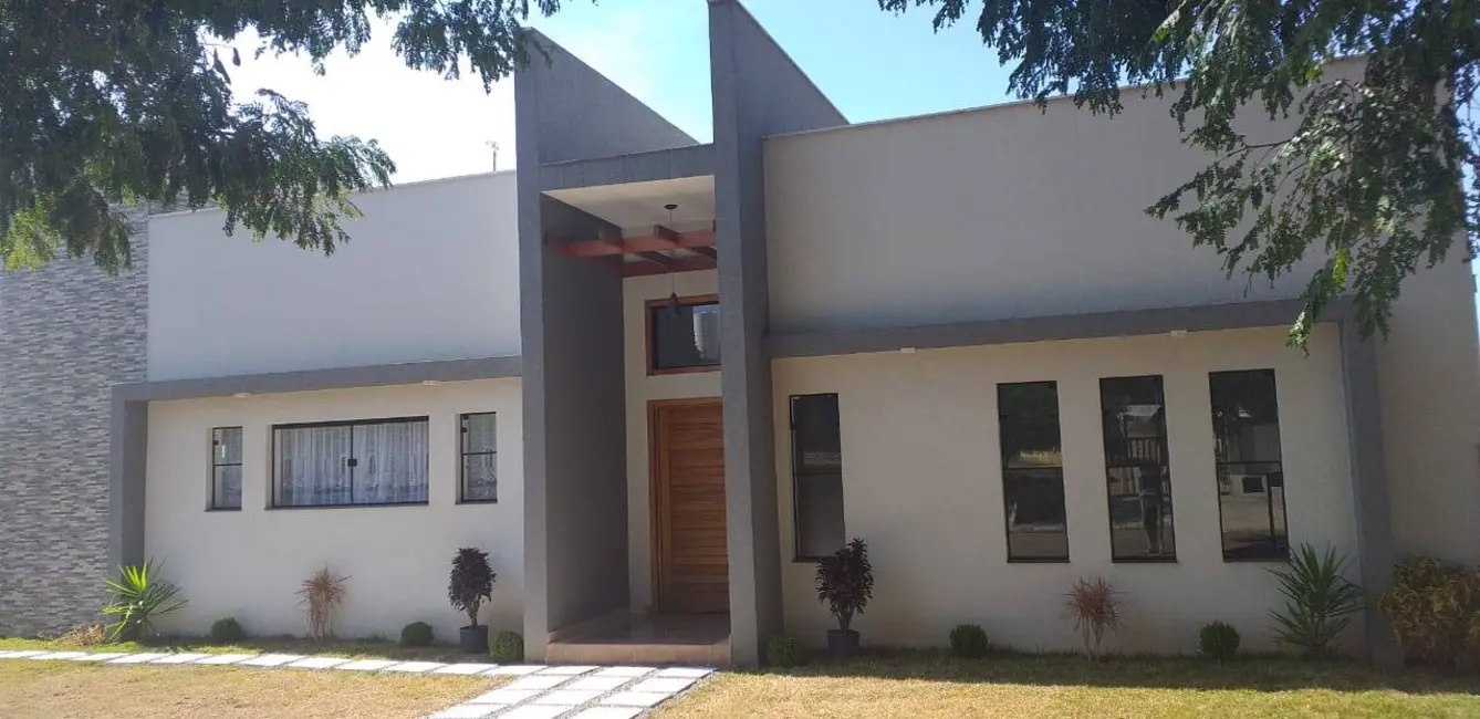 Chácara com 5 quartos à venda, 490m2 em Piracaia - SP - imagem 5 Foto 5 de Chácara com 5 quartos à venda, 490m2 em Piracaia - SP