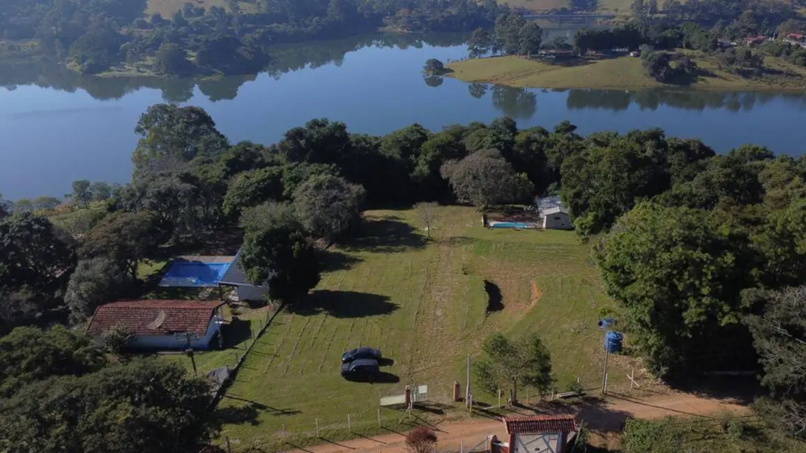 Chácara com 3 quartos à venda, 100m2 em Piracaia - SP - imagem 3 Foto 3 de Chácara com 3 quartos à venda, 100m2 em Piracaia - SP