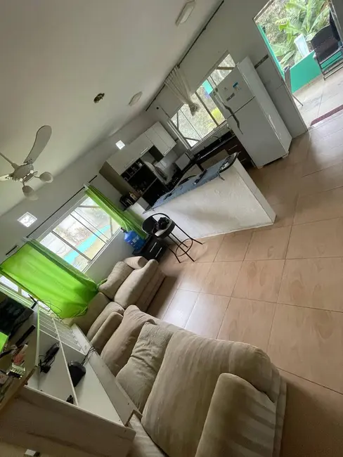 Foto 2 de Chácara com 2 quartos à venda, 200m2 em Granjas Urupes, Aruja - SP