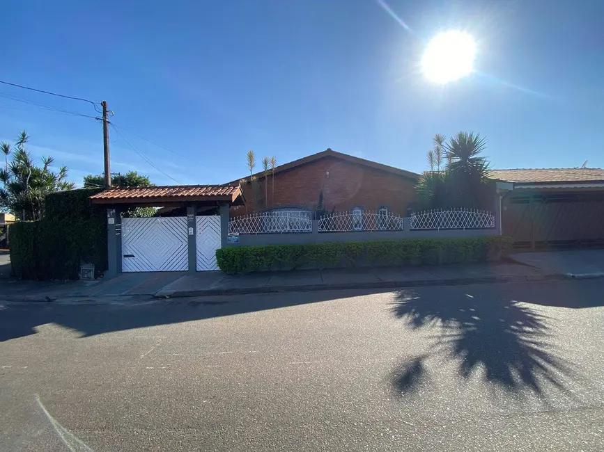 Foto 1 de Casa com 3 quartos para alugar, 307m2 em Jardim Alvinópolis, Atibaia - SP