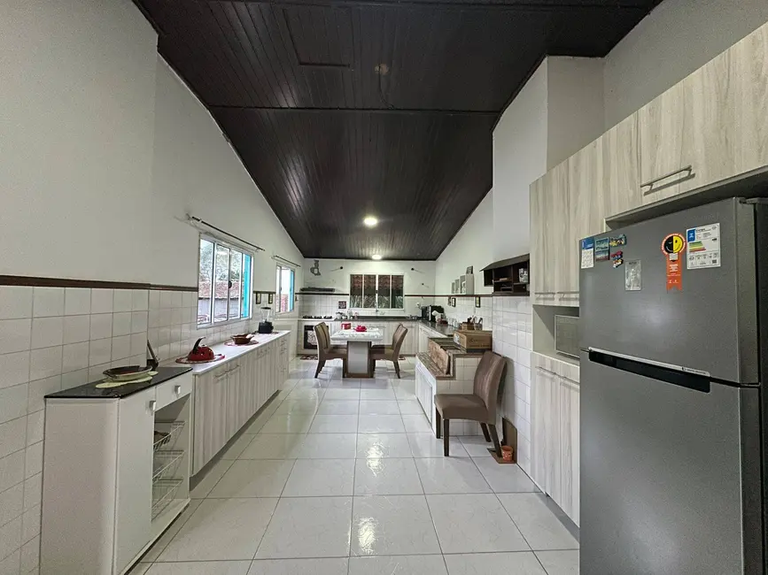 Chácara com 4 quartos à venda, 300m2 em Jarinu - SP - imagem 4 Foto 4 de Chácara com 4 quartos à venda, 300m2 em Jarinu - SP