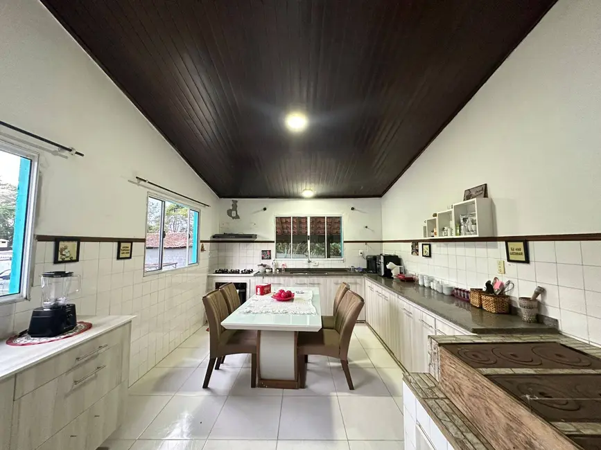 Chácara com 4 quartos à venda, 300m2 em Jarinu - SP - imagem 5 Foto 5 de Chácara com 4 quartos à venda, 300m2 em Jarinu - SP