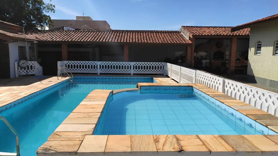 Foto 1 de Casa com 3 quartos para alugar, 307m2 em Jardim Alvinópolis, Atibaia - SP