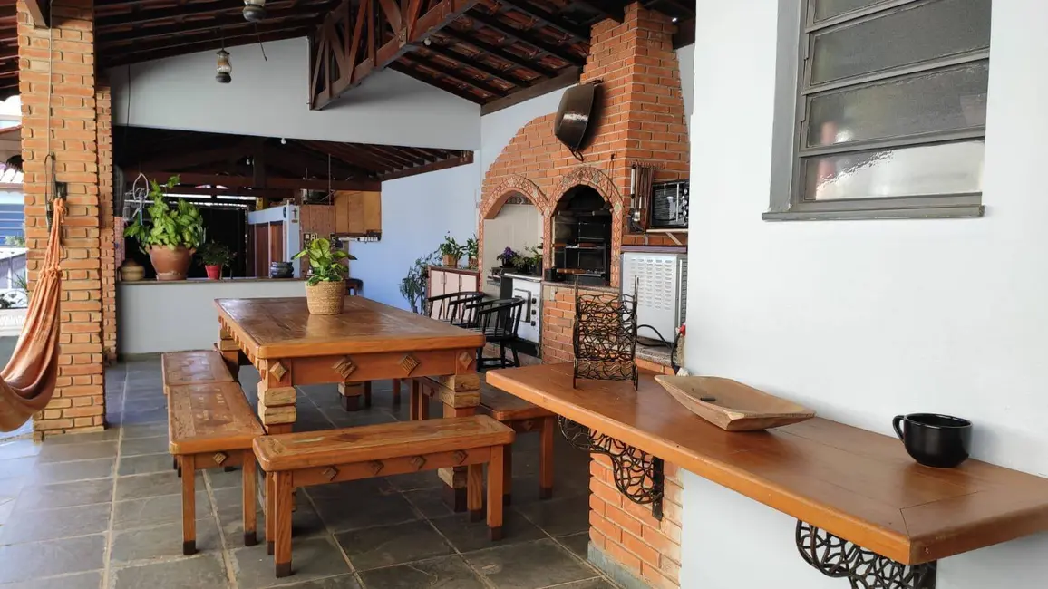 Foto 3 de Casa com 3 quartos para alugar, 307m2 em Jardim Alvinópolis, Atibaia - SP