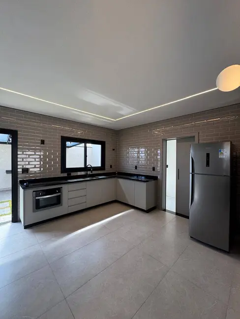 Casa de Condomínio com 3 quartos para alugar, 114m2 em Jardim Paulista, Atibaia - SP - imagem 2 Foto 2 de Casa de Condomínio com 3 quartos para alugar, 114m2 em Jardim Paulista, Atibaia - SP