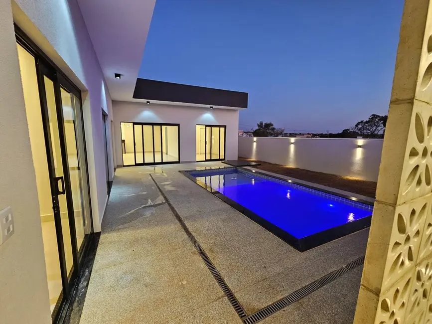 Foto 1 de Casa de Condomínio com 4 quartos à venda, 250m2 em Paranapanema - SP