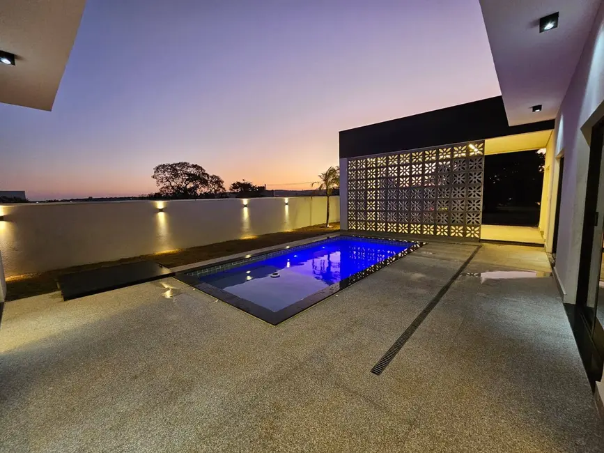 Foto 3 de Casa de Condomínio com 4 quartos à venda, 250m2 em Paranapanema - SP