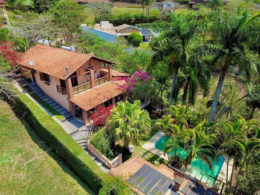 Chácara com 4 quartos à venda, 288m2 em Piracaia - SP - imagem 1 Foto 1 de Chácara com 4 quartos à venda, 288m2 em Piracaia - SP