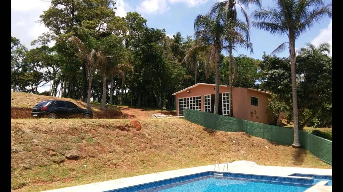 Chácara com 2 quartos à venda, 250m2 em Mairipora - SP - imagem 2 Foto 2 de Chácara com 2 quartos à venda, 250m2 em Mairipora - SP