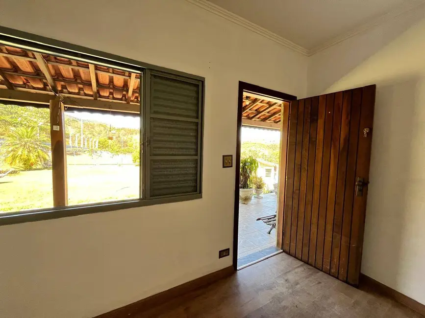 Chácara com 5 quartos à venda, 400m2 em Jardim Brasil, Atibaia - SP - imagem 4 Foto 4 de Chácara com 5 quartos à venda, 400m2 em Jardim Brasil, Atibaia - SP