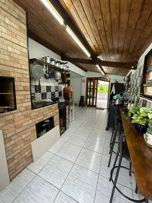 Chácara com 3 quartos à venda, 150m2 em Santa Isabel - SP - imagem 3 Foto 3 de Chácara com 3 quartos à venda, 150m2 em Santa Isabel - SP