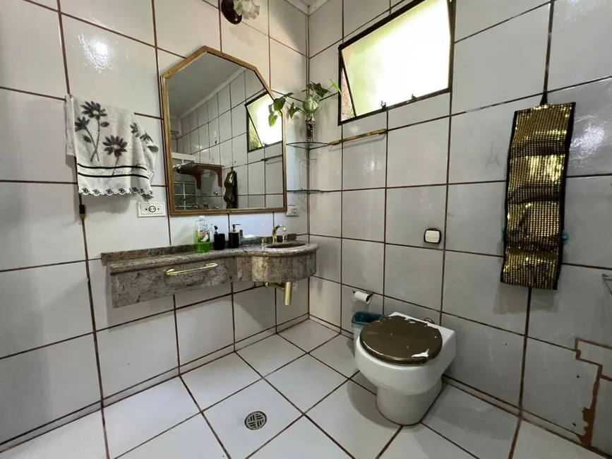 Chácara com 5 quartos à venda, 200m2 em Santa Isabel - SP - imagem 6 Foto 6 de Chácara com 5 quartos à venda, 200m2 em Santa Isabel - SP